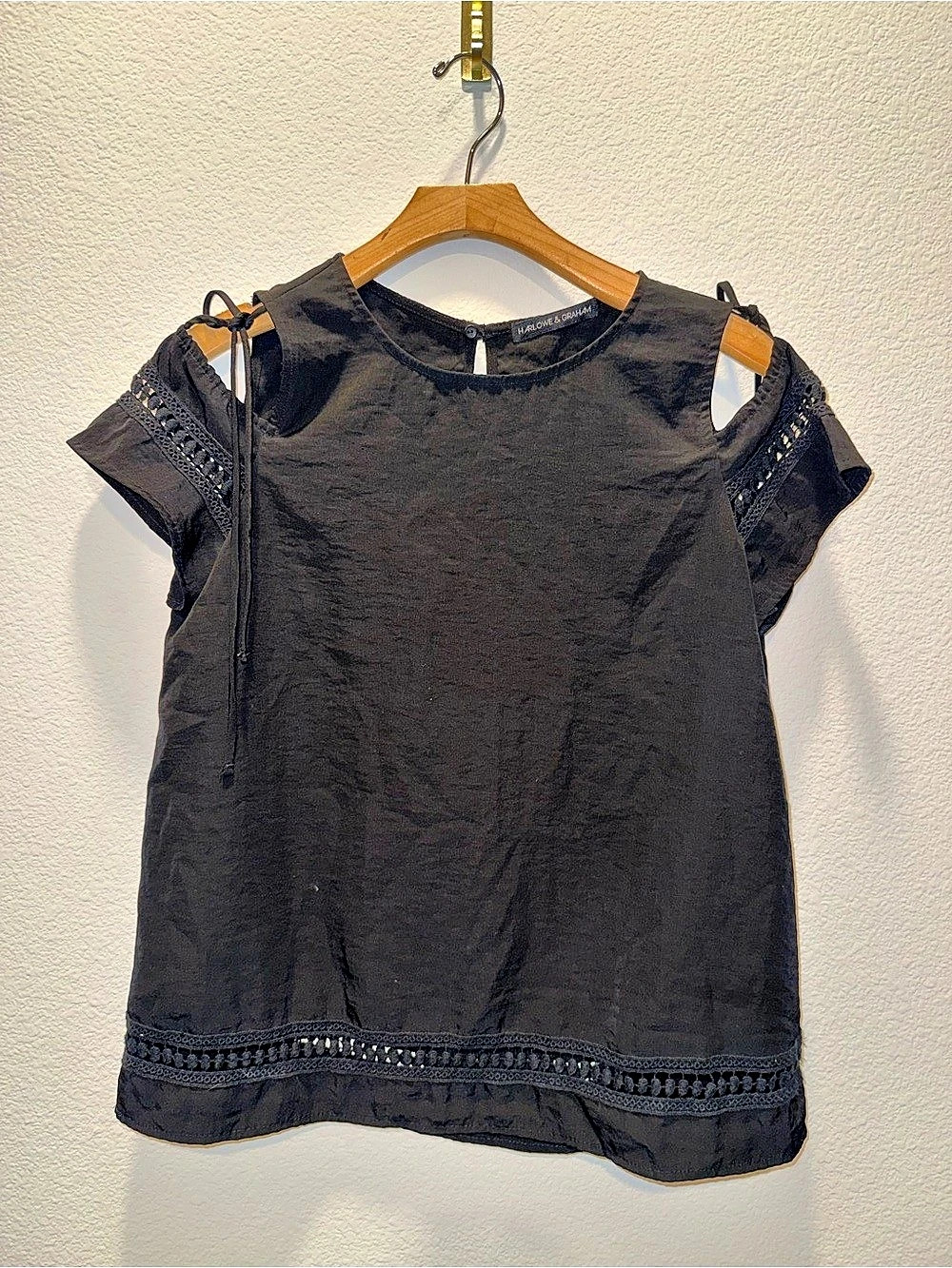 Harlowe & Graham black cold-shoulder top in size Small.